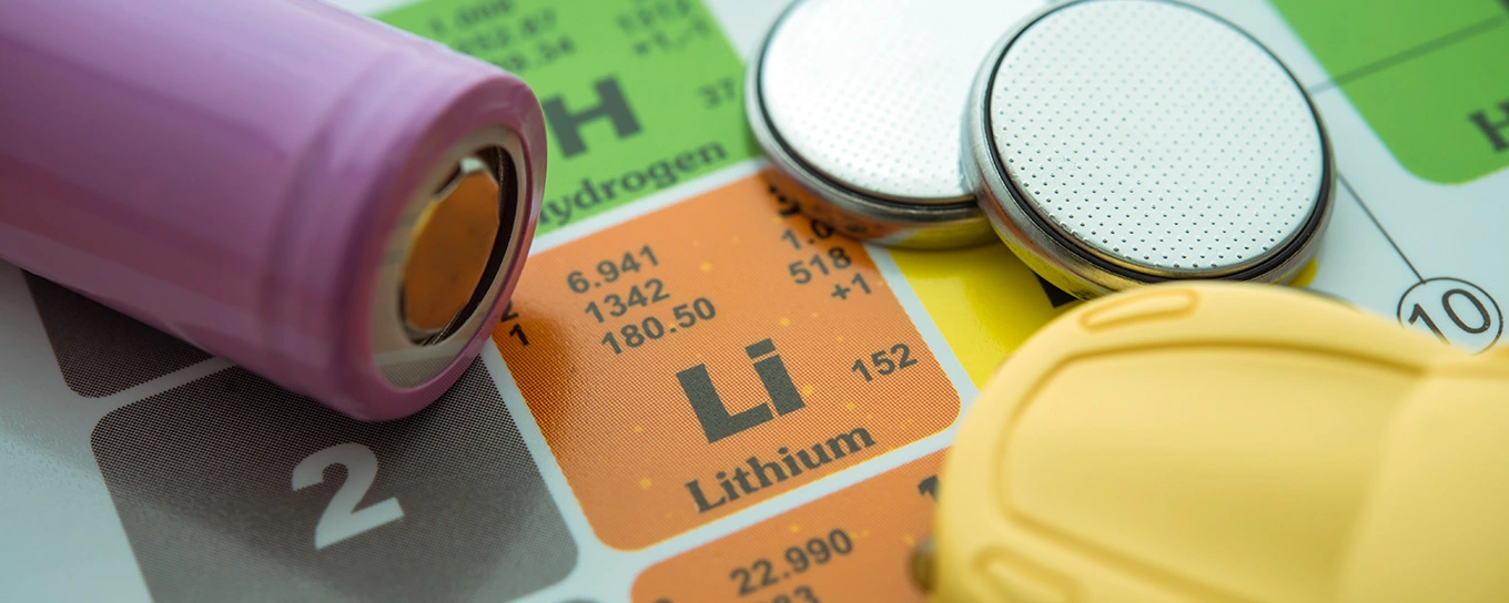 Symbolfoto mit Lithium-Ionen-Akku und Lithium-Batterien