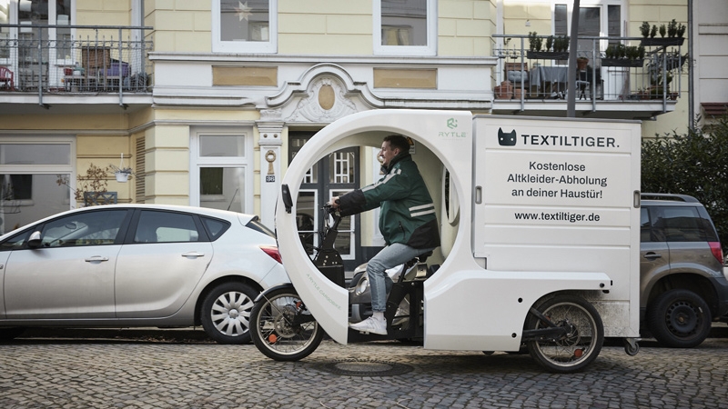 Textiltiger Fahrrad in der Hamburger Innenstadt